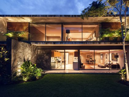 An Exquisite Modern Home Based on Concrete, Glass and Steel in Mexico City by José Juan Rivera Río (13)