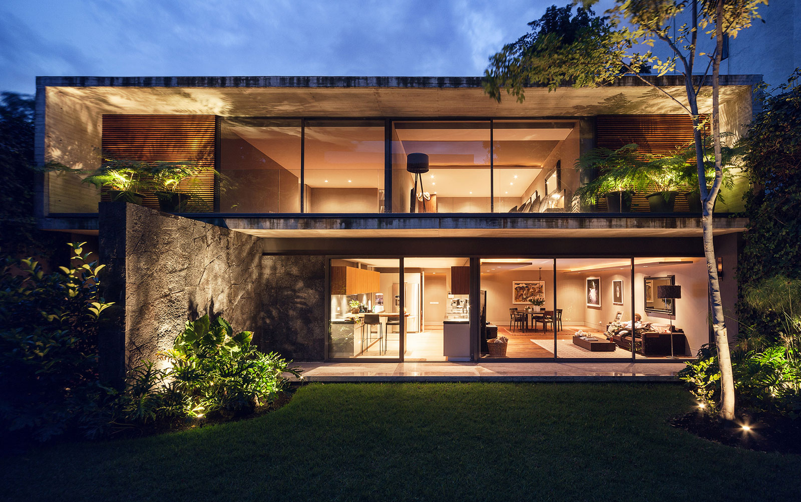 An Exquisite Modern Home Based on Concrete, Glass and Steel in Mexico City by José Juan Rivera Río (13)
