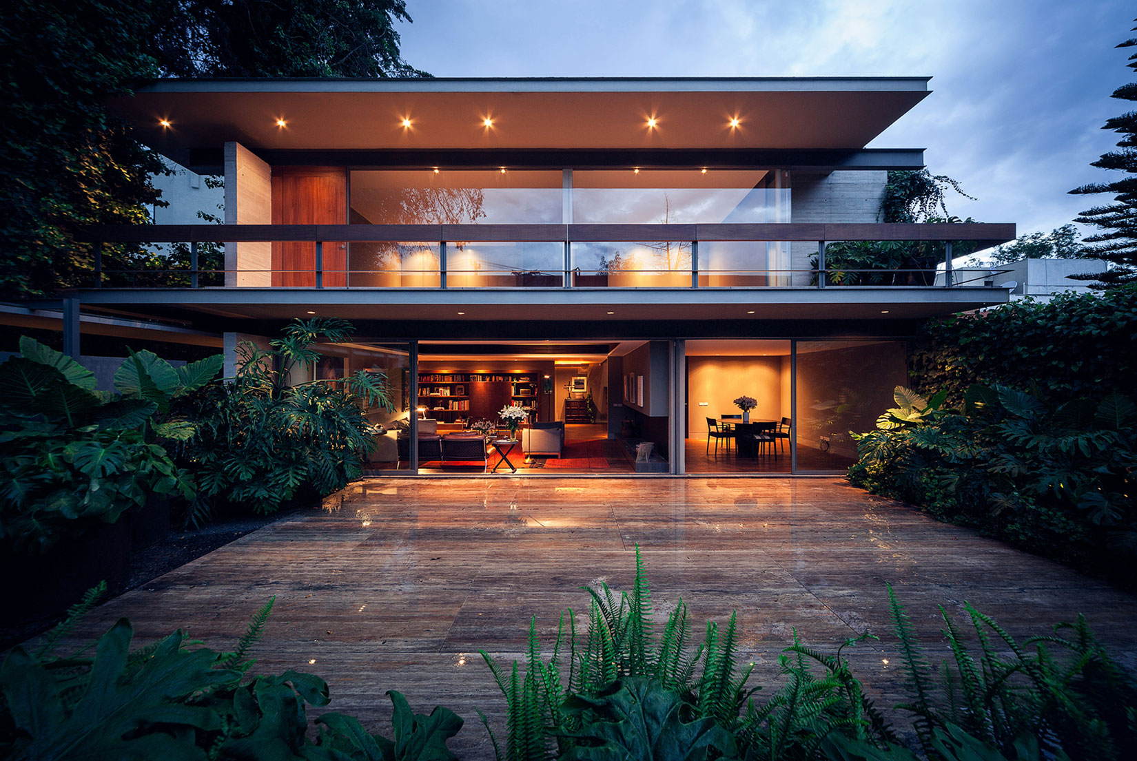 An Exquisite Modern Home Based on Concrete, Glass and Steel in Mexico City by José Juan Rivera Río (14)