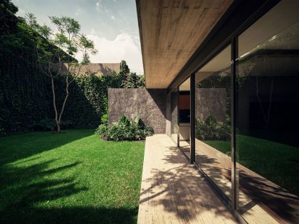 An Exquisite Modern Home Based on Concrete, Glass and Steel in Mexico City by José Juan Rivera Río (3)