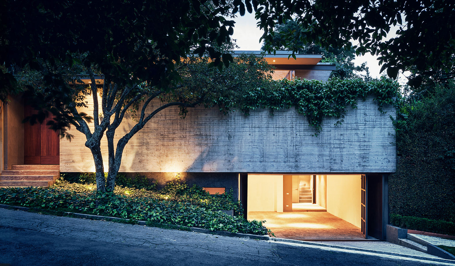 An Exquisite Modern Home Based on Concrete, Glass and Steel in Mexico City by José Juan Rivera Río (9)