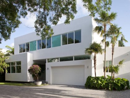 An Imposing Modern House with Sustainable and Luminous Interior and Waterfront Views in Golden Beach