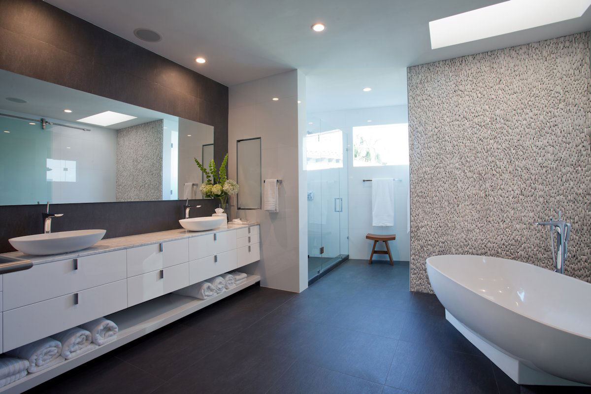 An Imposing Modern House with Sustainable and Luminous Interior and Waterfront Views in Golden Beach by SDH Studio (11)