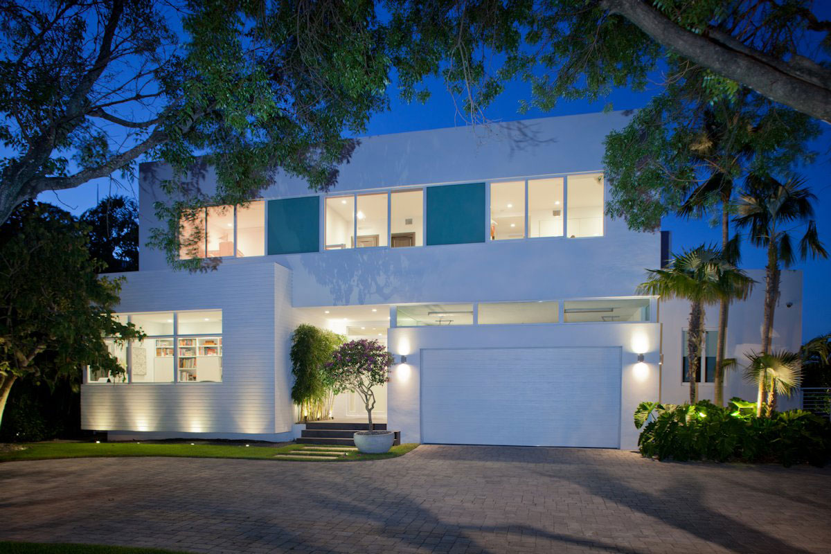 An Imposing Modern House with Sustainable and Luminous Interior and Waterfront Views in Golden Beach by SDH Studio (15)