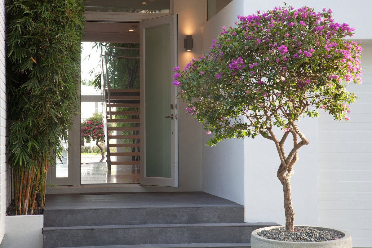 An Imposing Modern House with Sustainable and Luminous Interior and Waterfront Views in Golden Beach by SDH Studio (4)