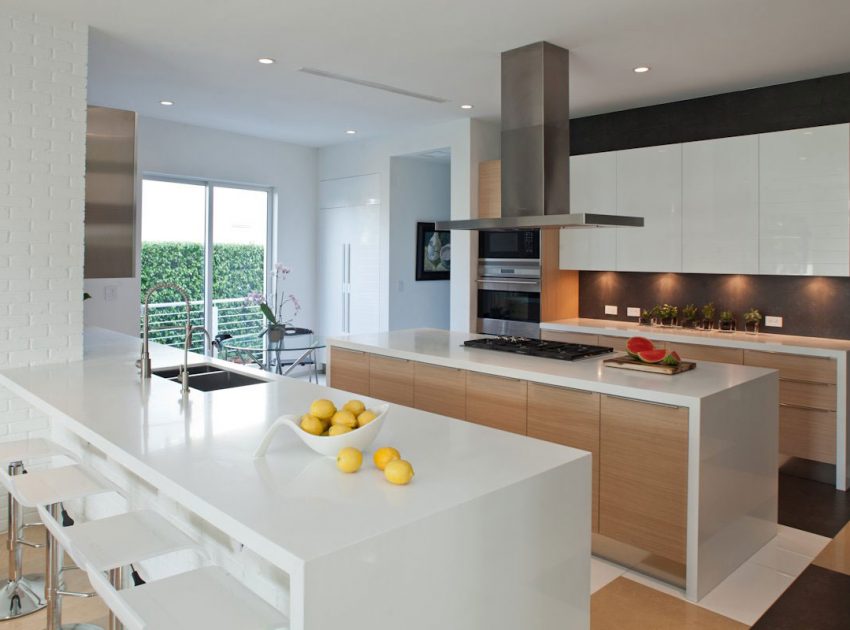 An Imposing Modern House with Sustainable and Luminous Interior and Waterfront Views in Golden Beach by SDH Studio (7)