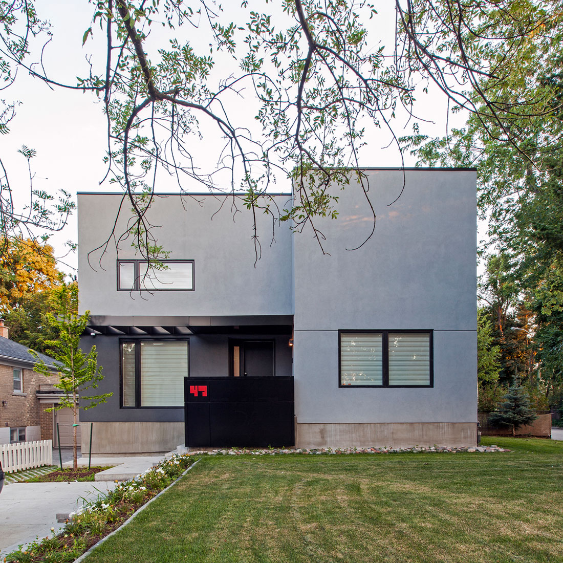 An Old Bungalow Transformed into a Light and Bright Minimalist Home in Ontario by rzlbd (1)