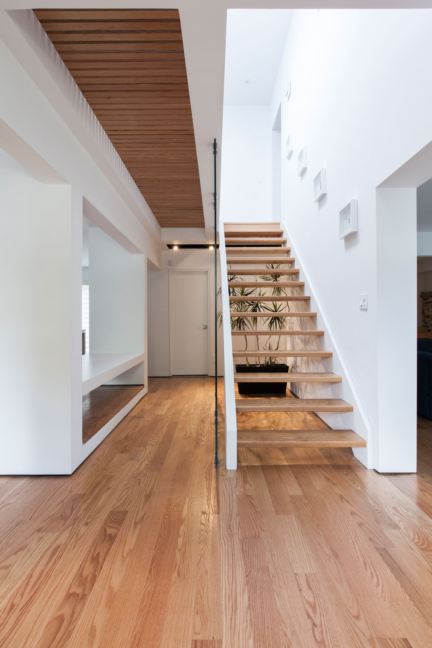 An Old Bungalow Transformed into a Light and Bright Minimalist Home in Ontario by rzlbd (8)