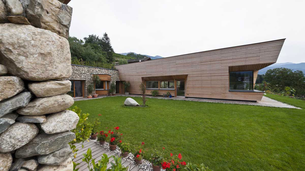 An Old Farmhouse Becomes an Elegant Modern Family Home in Vahrn, Italy by Norbert Dalsass (12)