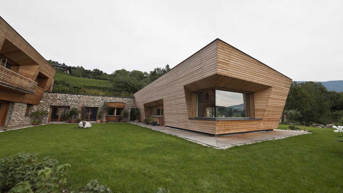 An Old Farmhouse Becomes an Elegant Modern Family Home in Vahrn, Italy by Norbert Dalsass (13)