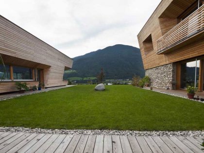 An Old Farmhouse Becomes an Elegant Modern Family Home in Vahrn, Italy by Norbert Dalsass (15)