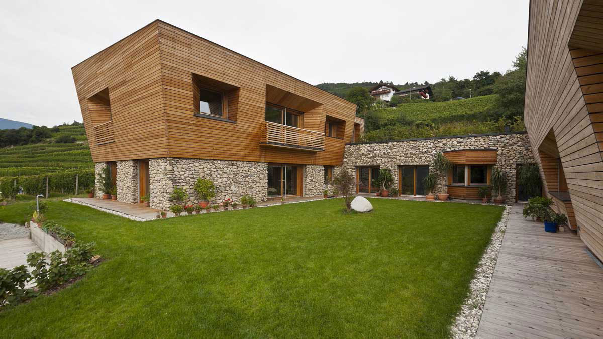 An Old Farmhouse Becomes an Elegant Modern Family Home in Vahrn, Italy by Norbert Dalsass (16)