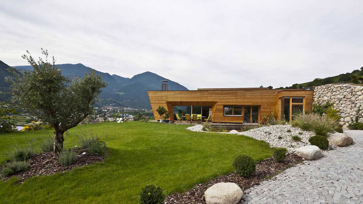 An Old Farmhouse Becomes an Elegant Modern Family Home in Vahrn, Italy by Norbert Dalsass (3)