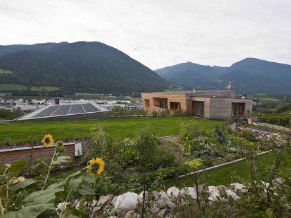 An Old Farmhouse Becomes an Elegant Modern Family Home in Vahrn, Italy by Norbert Dalsass (8)