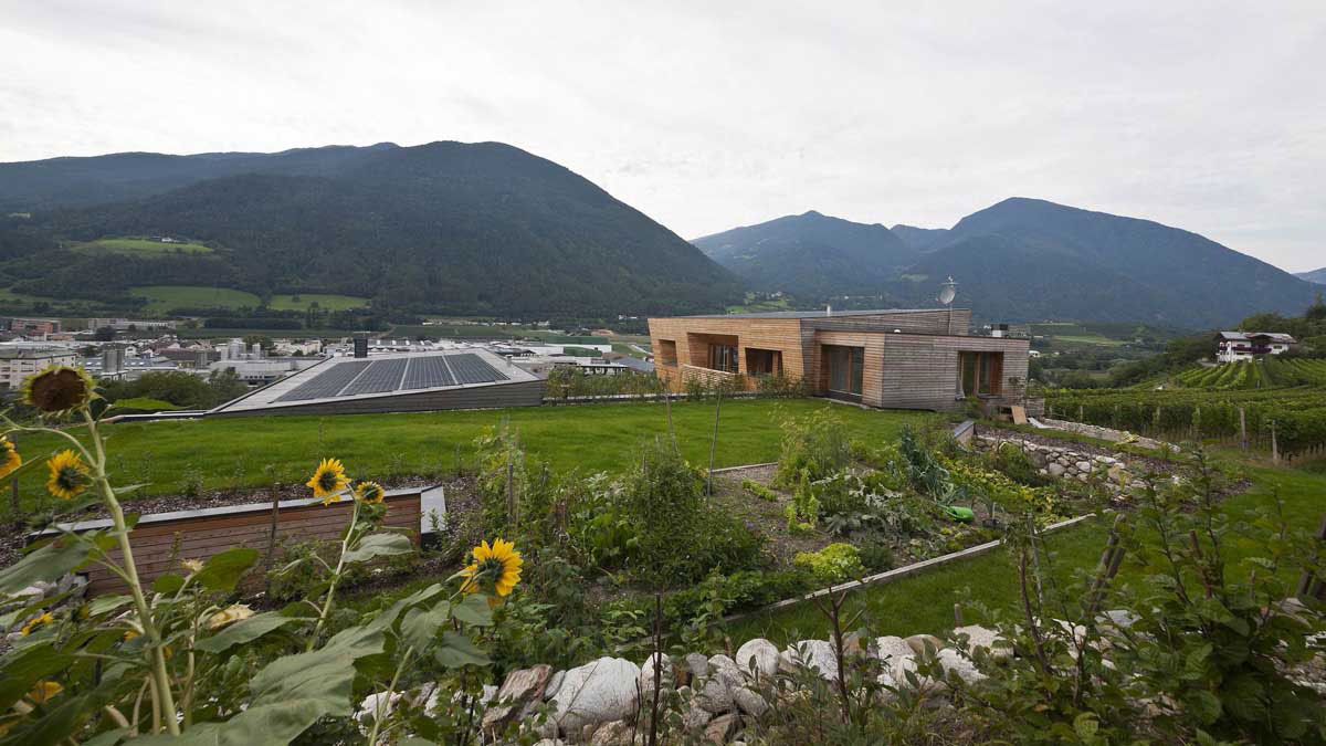 An Old Farmhouse Becomes an Elegant Modern Family Home in Vahrn, Italy by Norbert Dalsass (8)
