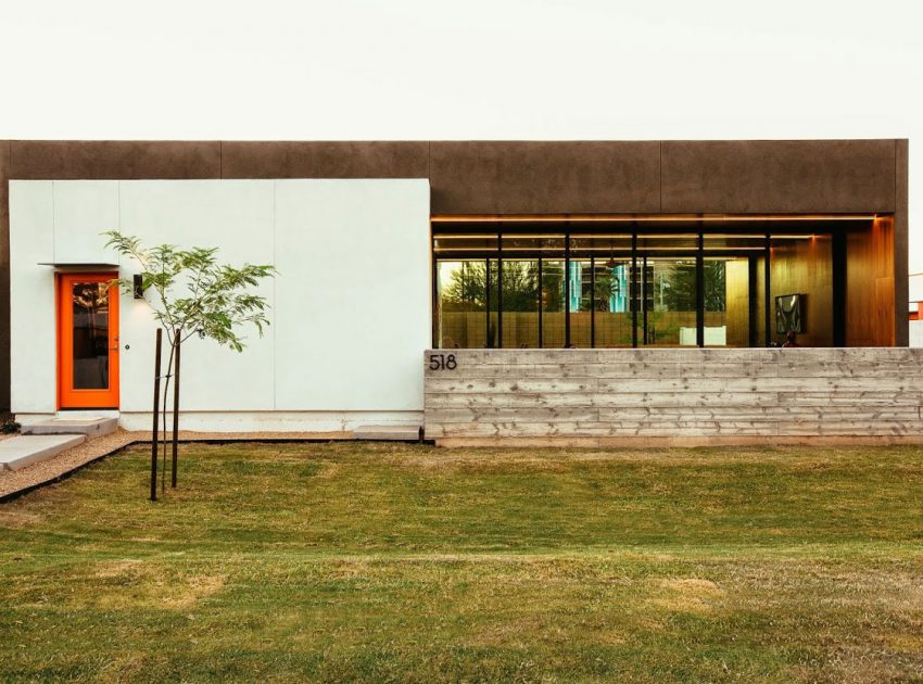 An Open Plan Contemporary Home Built on a Vacant Lot in Phoenix, Arizona by The Ranch Mine (1)