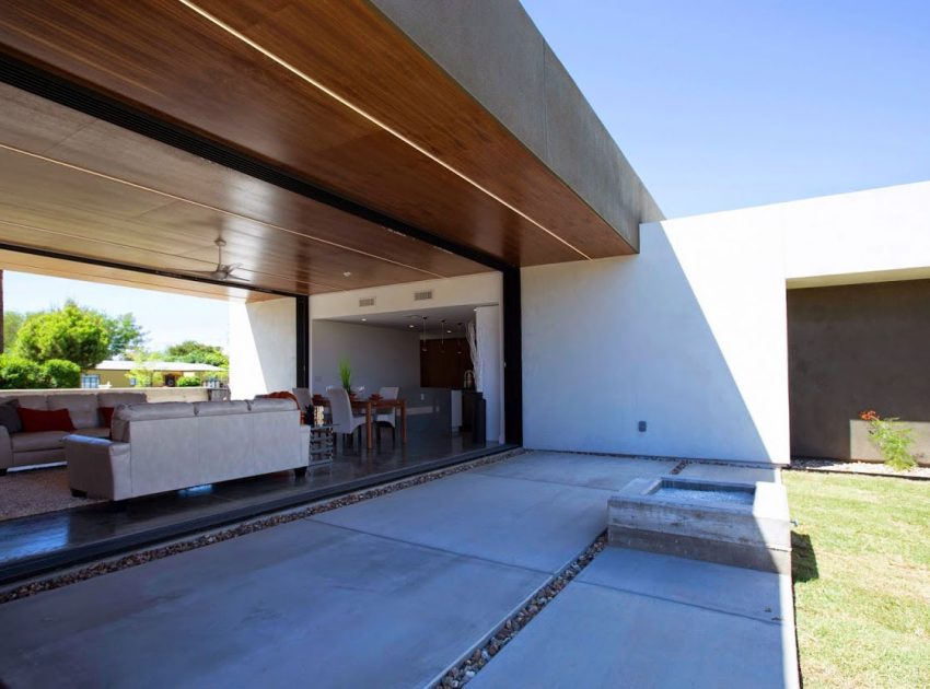 An Open Plan Contemporary Home Built on a Vacant Lot in Phoenix, Arizona by The Ranch Mine (3)