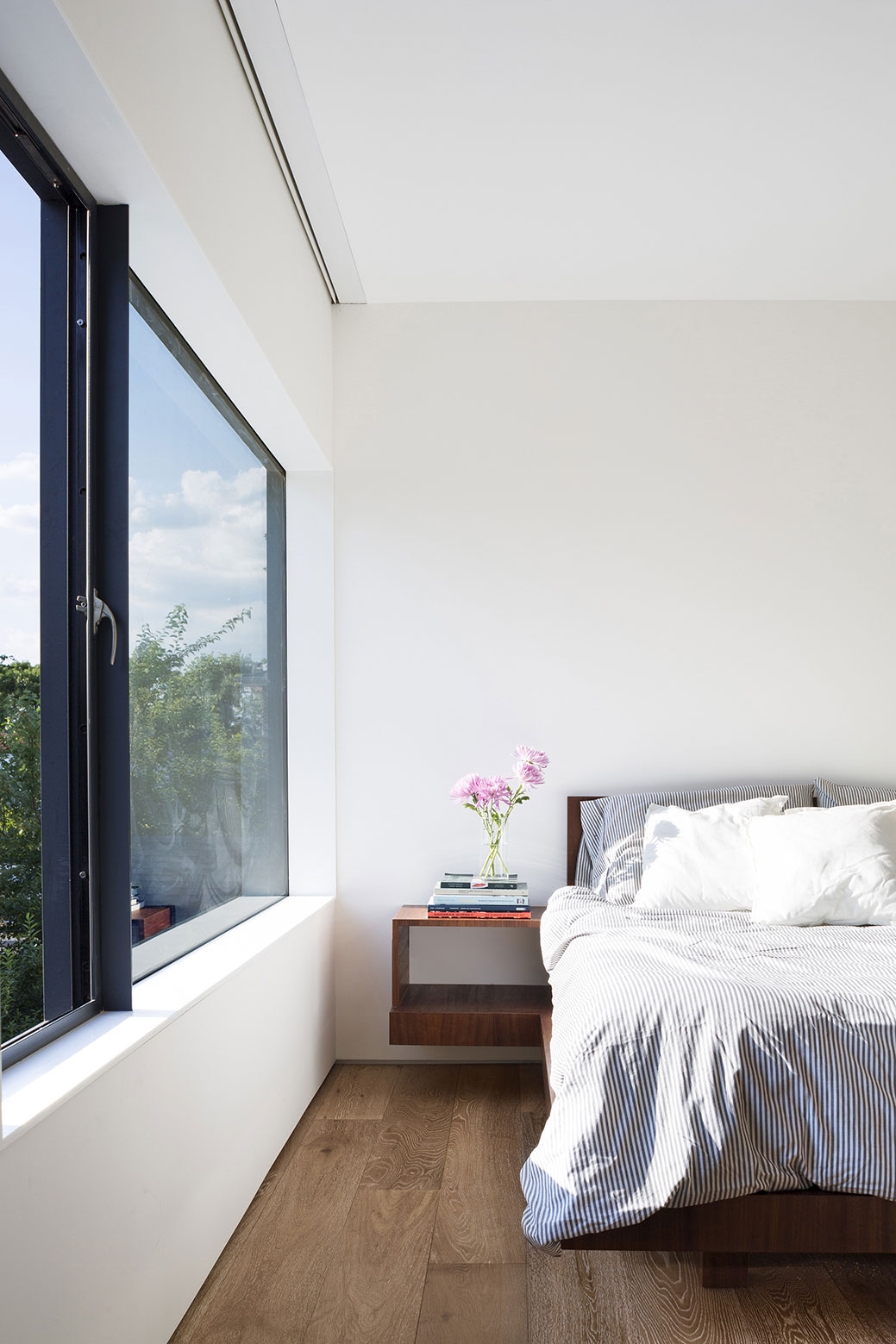 An Unconventional and Stylish Modern Home for an Extended Family in Flushing by O’Neill Rose Architects (12)