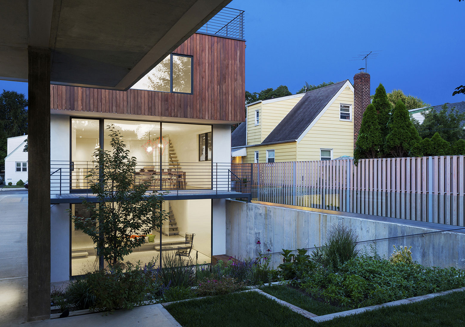 An Unconventional and Stylish Modern Home for an Extended Family in Flushing by O’Neill Rose Architects (15)