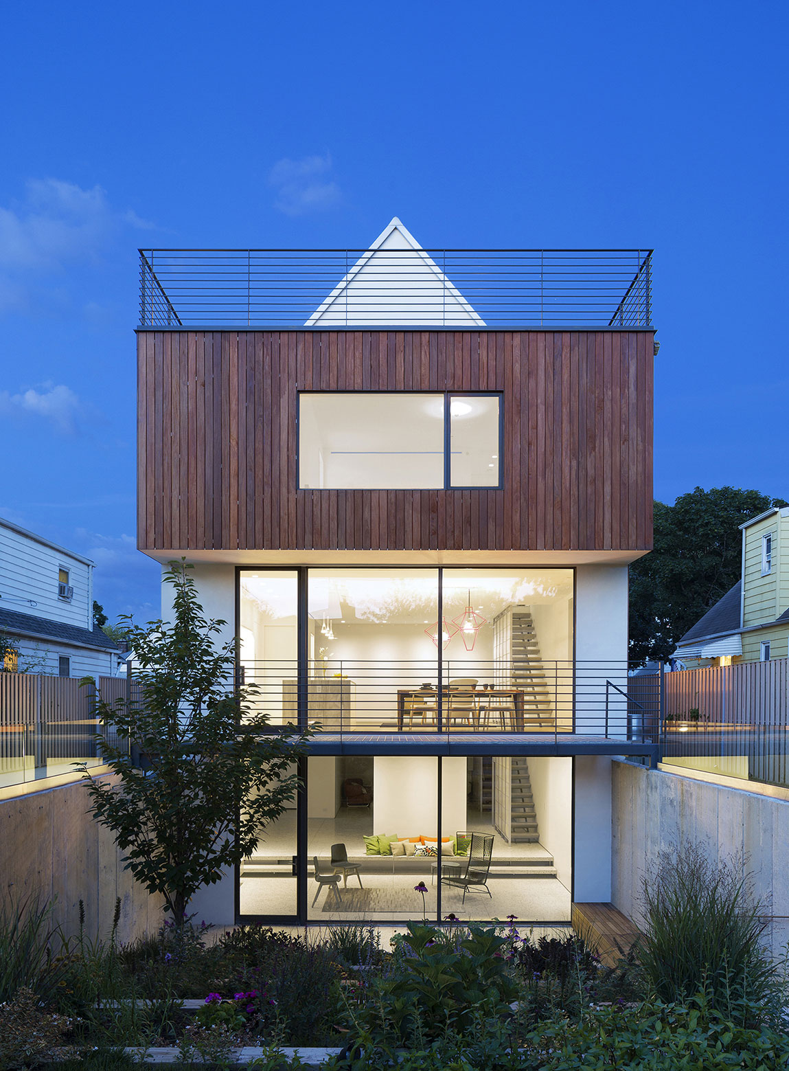 An Unconventional and Stylish Modern Home for an Extended Family in Flushing by O’Neill Rose Architects (16)