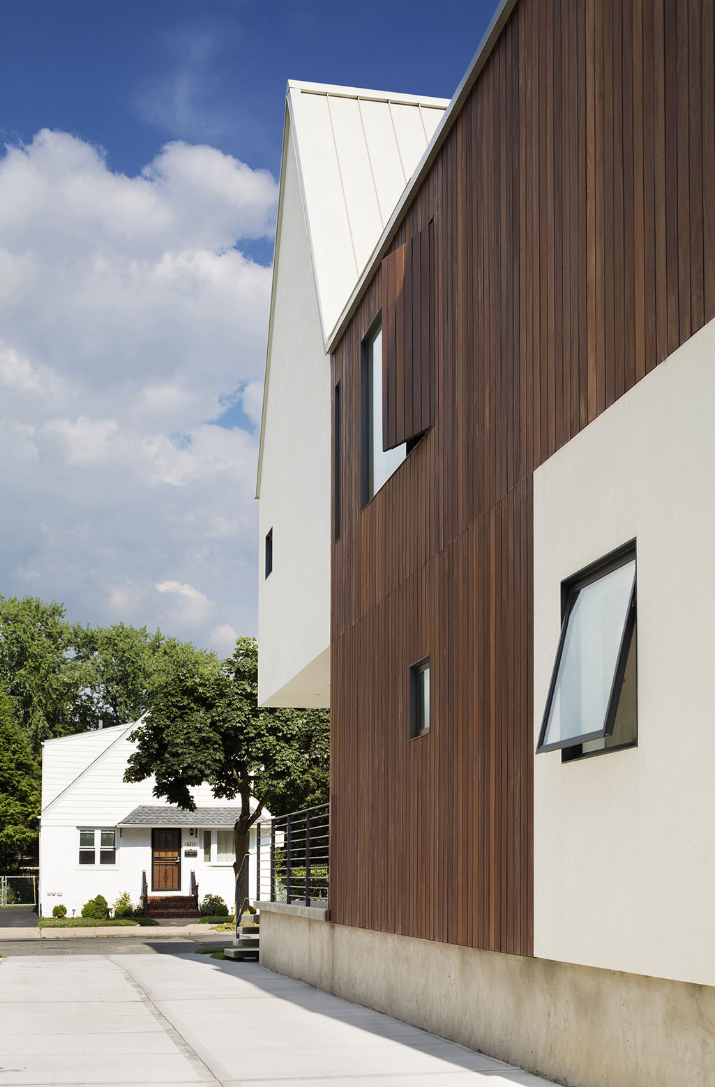 An Unconventional and Stylish Modern Home for an Extended Family in Flushing by O’Neill Rose Architects (3)