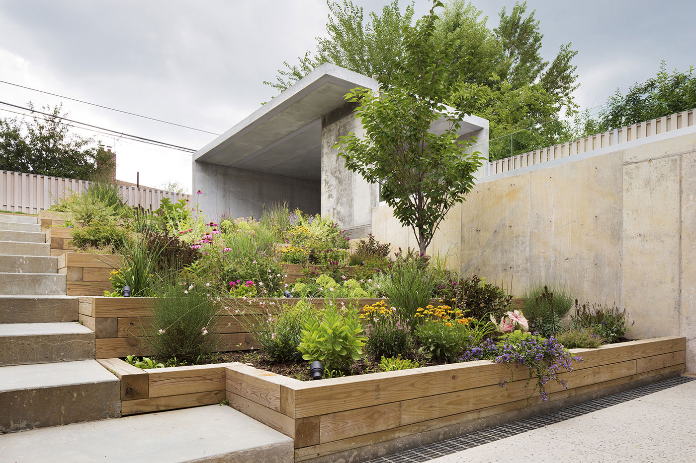An Unconventional and Stylish Modern Home for an Extended Family in Flushing by O’Neill Rose Architects (4)