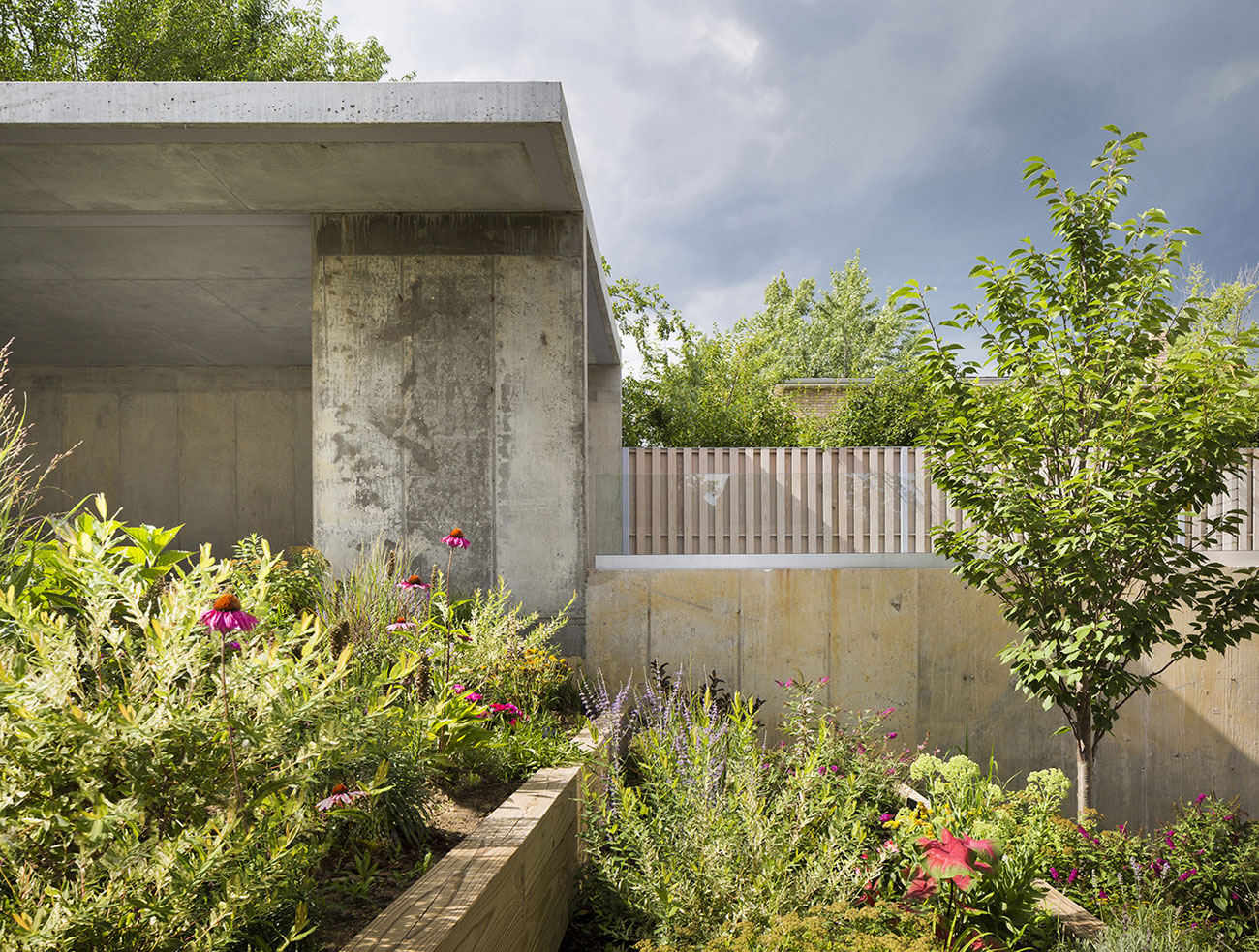An Unconventional and Stylish Modern Home for an Extended Family in Flushing by O’Neill Rose Architects (5)