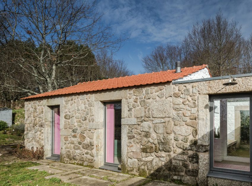 A 17th-Century Home Becomes a Surprising Contemporary House in Linhares, Portugal by Escritório de Arquitetos (10)