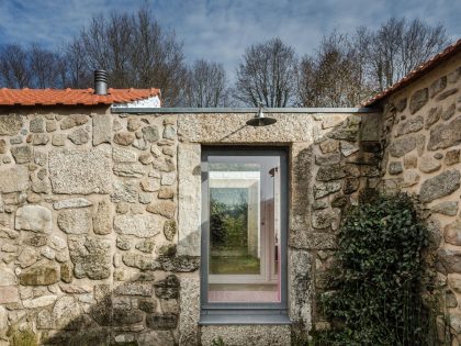 A 17th-Century Home Becomes a Surprising Contemporary House in Linhares, Portugal by Escritório de Arquitetos (11)