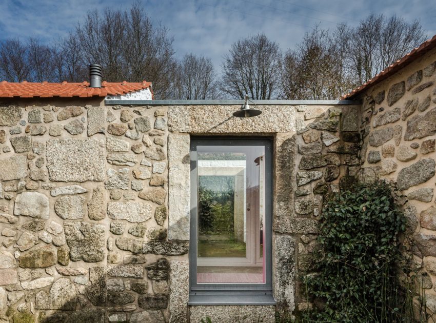 A 17th-Century Home Becomes a Surprising Contemporary House in Linhares, Portugal by Escritório de Arquitetos (11)