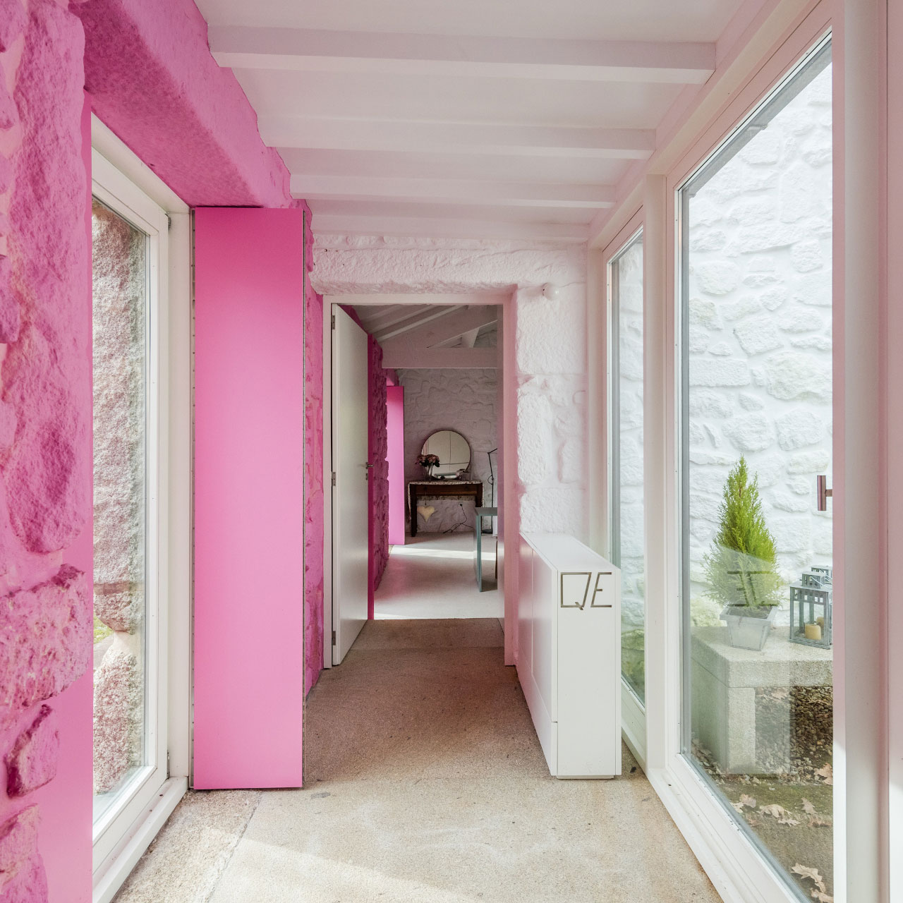 A 17th-Century Home Becomes a Surprising Contemporary House in Linhares, Portugal by Escritório de Arquitetos (13)