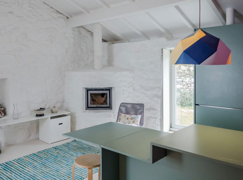 A 17th-Century Home Becomes a Surprising Contemporary House in Linhares, Portugal by Escritório de Arquitetos (14)
