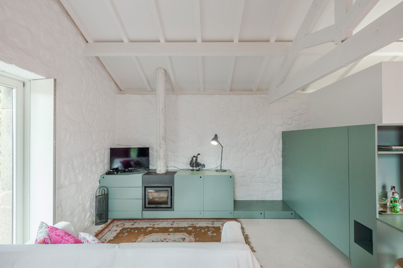 A 17th-Century Home Becomes a Surprising Contemporary House in Linhares, Portugal by Escritório de Arquitetos (16)