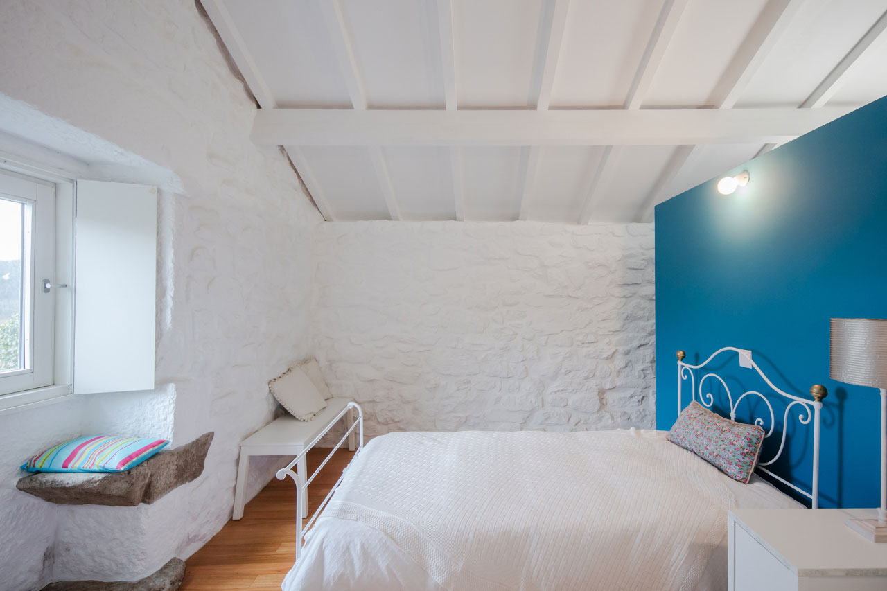 A 17th-Century Home Becomes a Surprising Contemporary House in Linhares, Portugal by Escritório de Arquitetos (23)