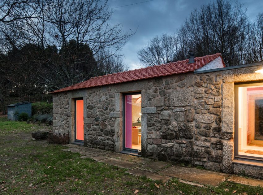 A 17th-Century Home Becomes a Surprising Contemporary House in Linhares, Portugal by Escritório de Arquitetos (26)