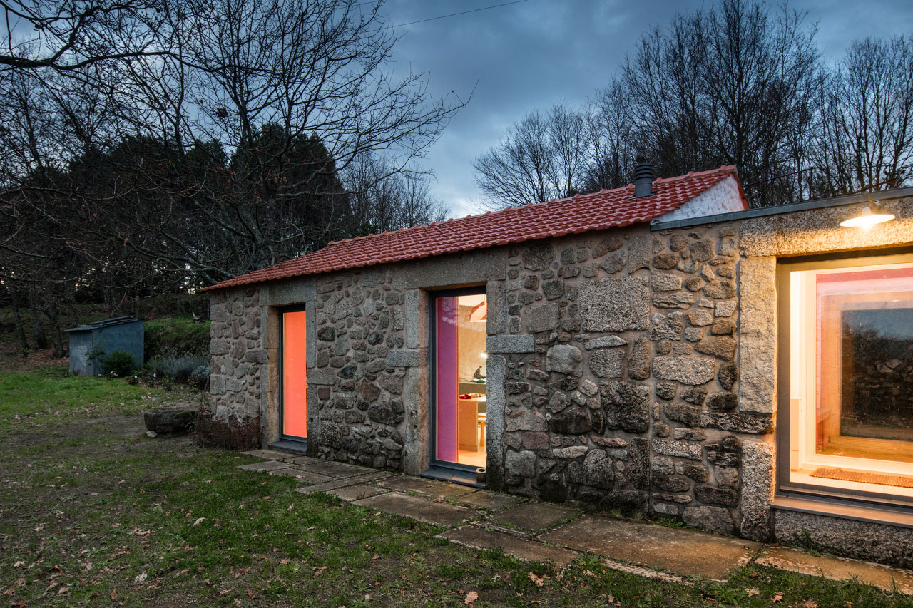 A 17th-Century Home Becomes a Surprising Contemporary House in Linhares, Portugal by Escritório de Arquitetos (26)
