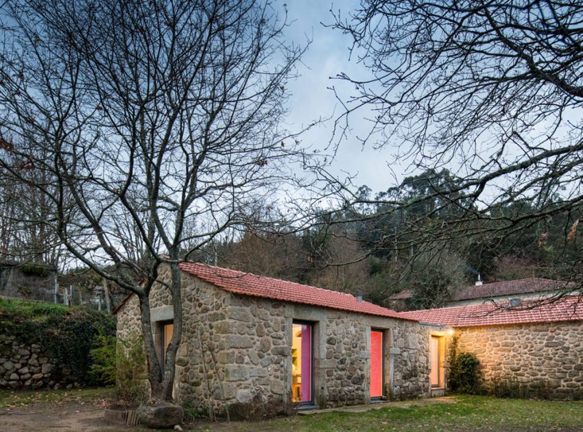 A 17th-Century Home Becomes a Surprising Contemporary House in Linhares, Portugal by Escritório de Arquitetos (27)