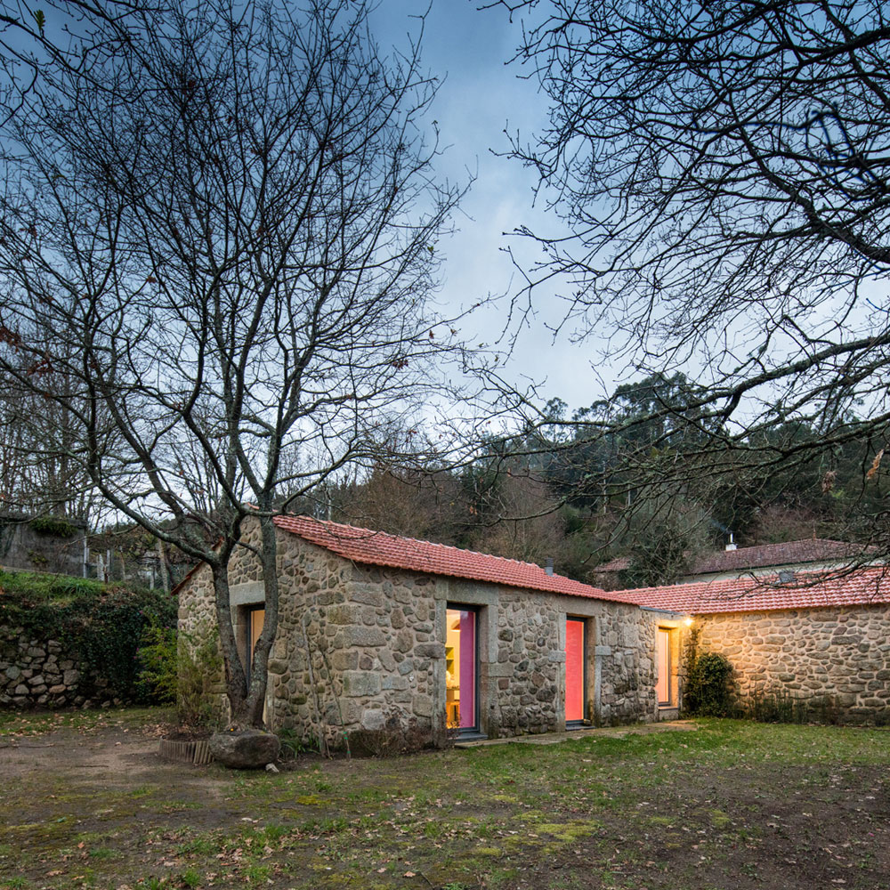 A 17th-Century Home Becomes a Surprising Contemporary House in Linhares, Portugal by Escritório de Arquitetos (27)