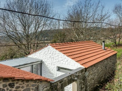 A 17th-Century Home Becomes a Surprising Contemporary House in Linhares, Portugal by Escritório de Arquitetos (5)