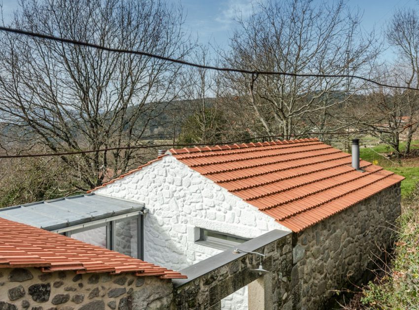 A 17th-Century Home Becomes a Surprising Contemporary House in Linhares, Portugal by Escritório de Arquitetos (5)