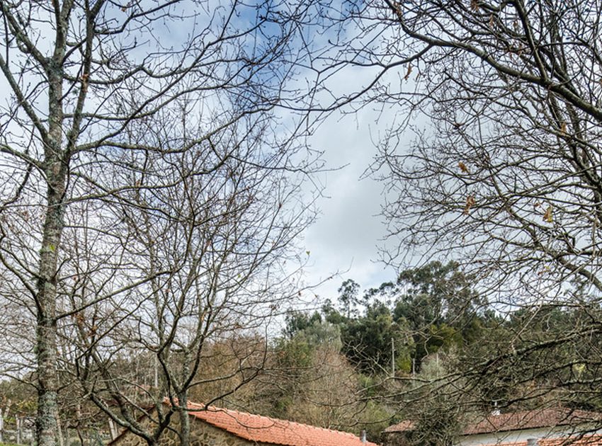 A 17th-Century Home Becomes a Surprising Contemporary House in Linhares, Portugal by Escritório de Arquitetos (6)