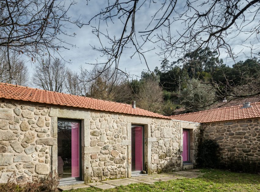 A 17th-Century Home Becomes a Surprising Contemporary House in Linhares, Portugal by Escritório de Arquitetos (7)