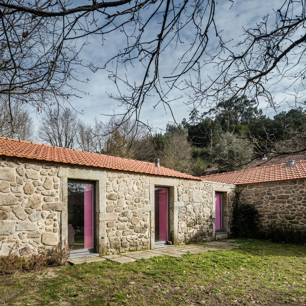 A 17th-Century Home Becomes a Surprising Contemporary House in Linhares, Portugal by Escritório de Arquitetos (7)