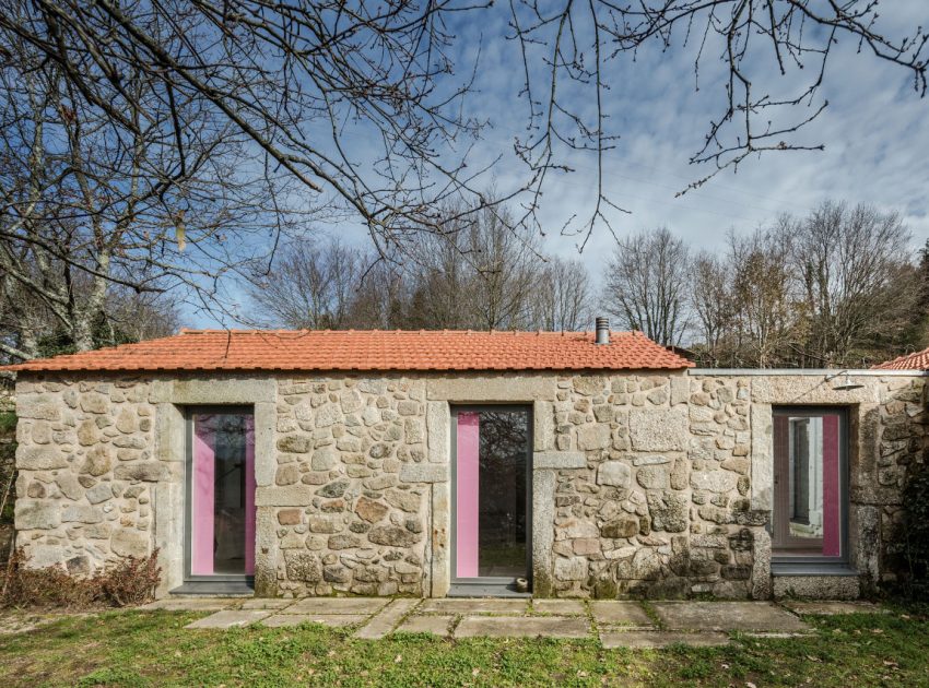 A 17th-Century Home Becomes a Surprising Contemporary House in Linhares, Portugal by Escritório de Arquitetos (8)