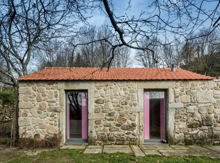 A 17th-Century Home Becomes a Surprising Contemporary House in Linhares, Portugal by Escritório de Arquitetos (9)