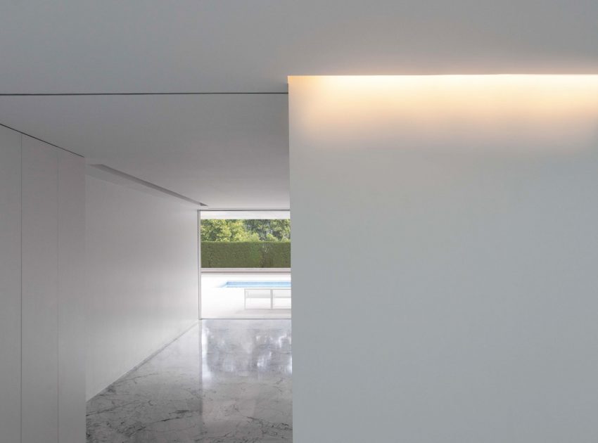 A Beautiful Contemporary House with Pool and Roof Terrace in Madrid, Spain by Fran Silvestre Arquitectos (10)