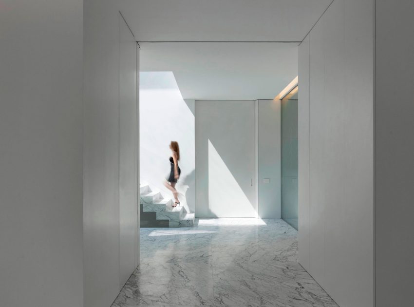 A Beautiful Contemporary House with Pool and Roof Terrace in Madrid, Spain by Fran Silvestre Arquitectos (11)