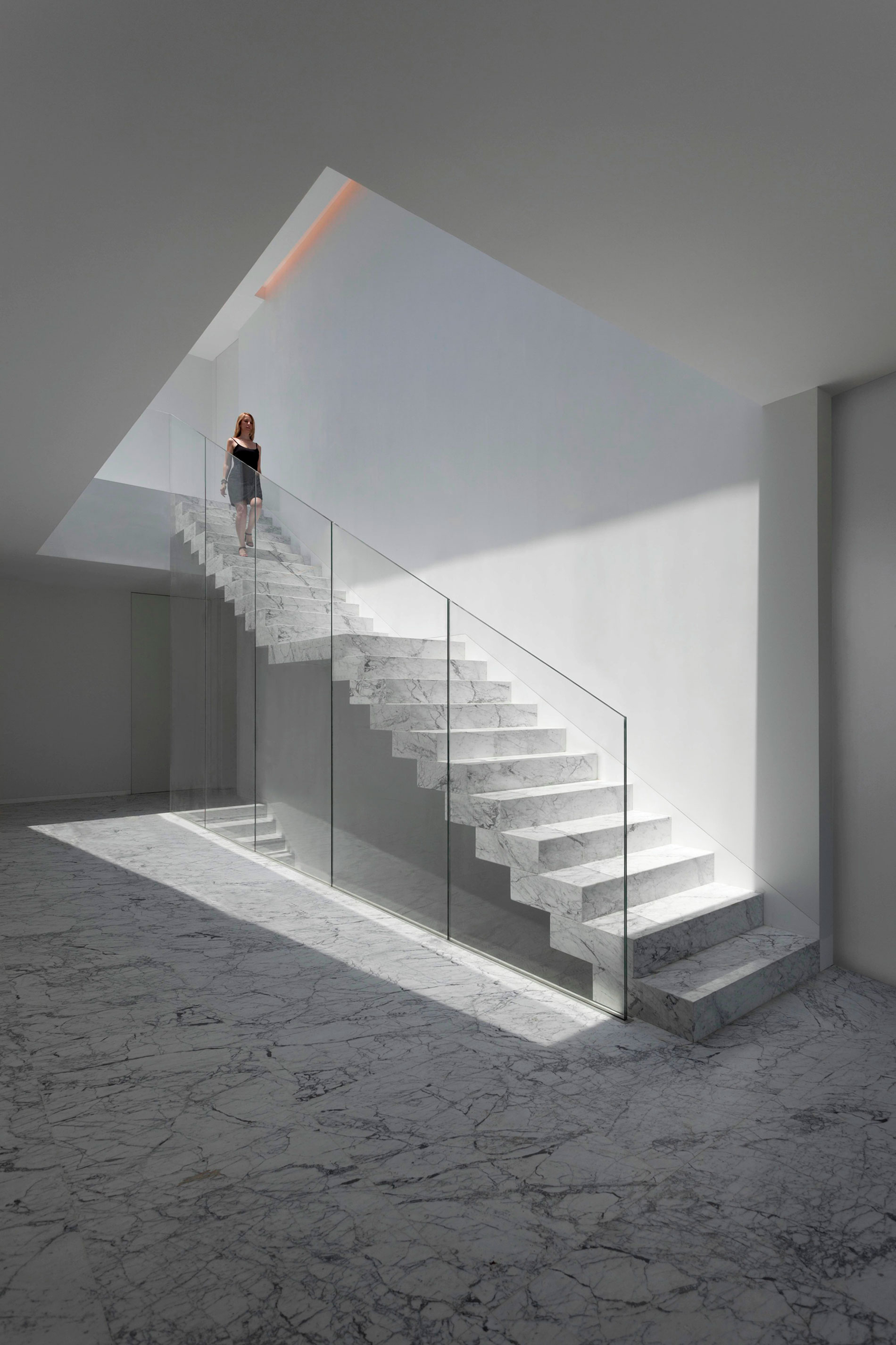 A Beautiful Contemporary House with Pool and Roof Terrace in Madrid, Spain by Fran Silvestre Arquitectos (12)