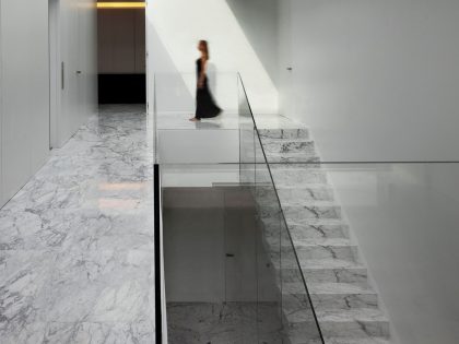 A Beautiful Contemporary House with Pool and Roof Terrace in Madrid, Spain by Fran Silvestre Arquitectos (14)
