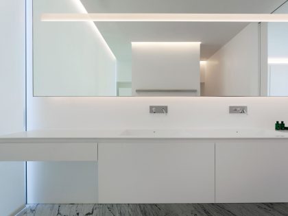 A Beautiful Contemporary House with Pool and Roof Terrace in Madrid, Spain by Fran Silvestre Arquitectos (18)